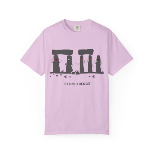 6302385879536922478_2048-1.jpeg This stoned hedge t-shirt features the grey rocks smoking joints